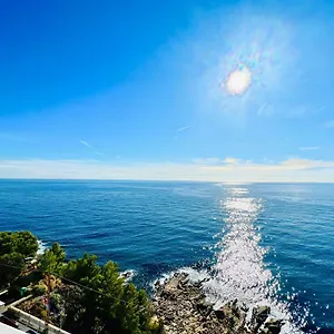 https://fronte-mare-casa-del-sole-11.hotelitalianriviera.com